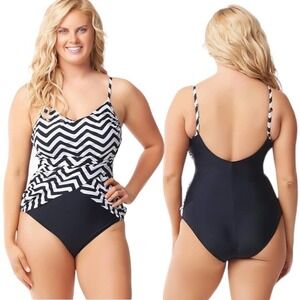 Sea & Sand Beachwear Drape Surplice One Piece Bathing Suit Chevron Size 12 New